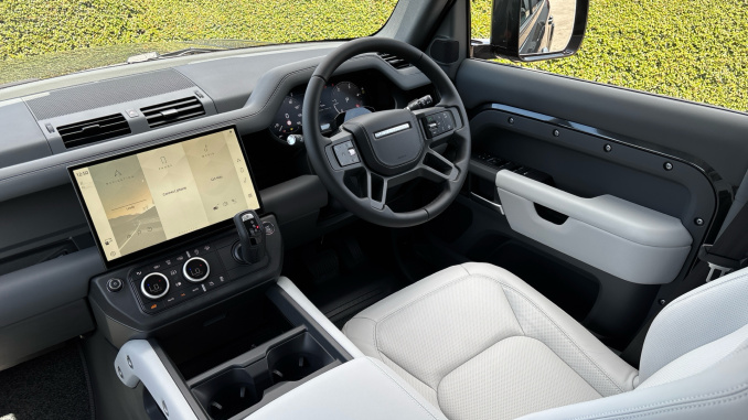Land Rover Defender 3.0 D250 X-Dynamic HSE 110 5dr Auto Diesel Estate - Image 38